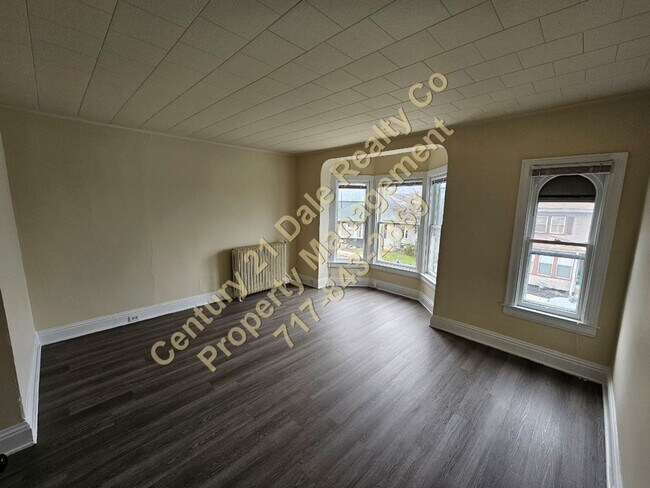 Building Photo - Princess W Street 1294