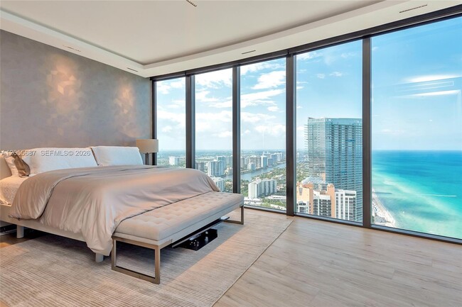 Building Photo - 18555 Collins Ave