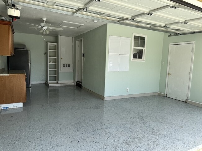 Building Photo - Tracy 4 Bedroom 2 Bathroom Home with a pool