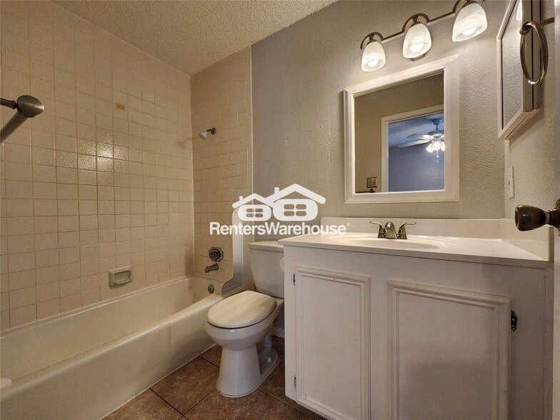 Building Photo - 17742 Kings Park Ln