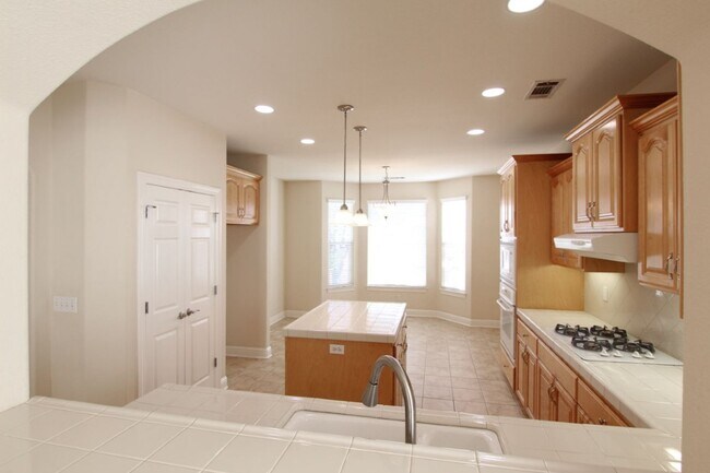 Building Photo - Spacious Home Near Mountain View School with a 3 Car Garage