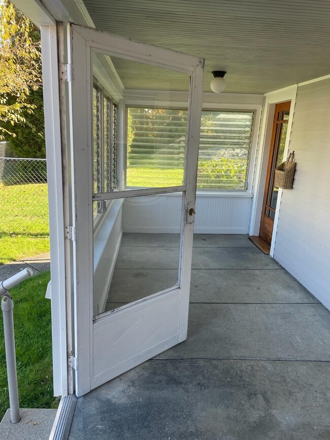 Building Photo - 13 Middle St