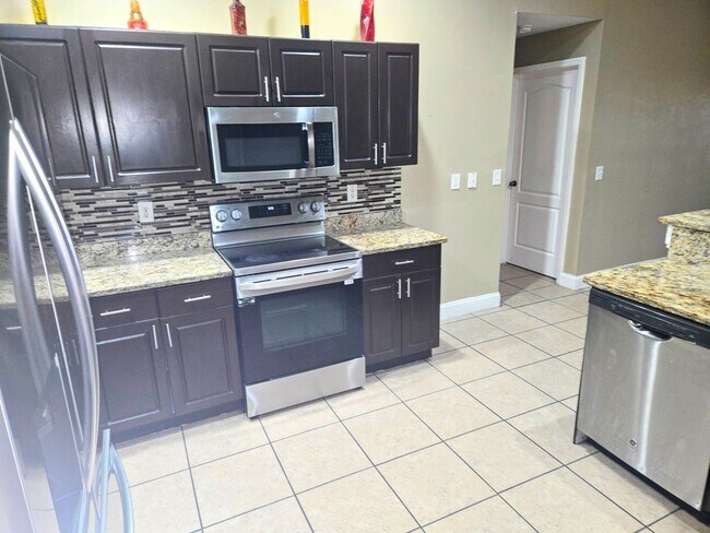 Building Photo - Price Improved!!!!-Large Family Home-Great...