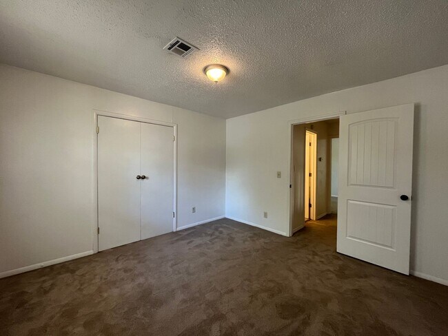 Building Photo - 4313 S Maplewood Ave