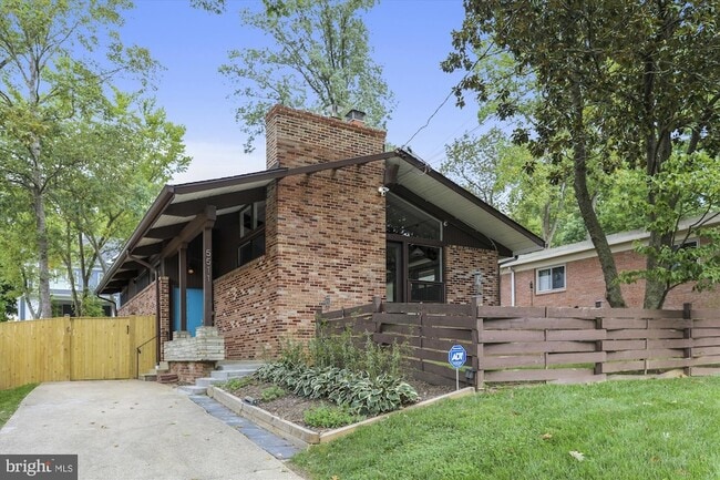 Building Photo - 5511 Huntington Pkwy