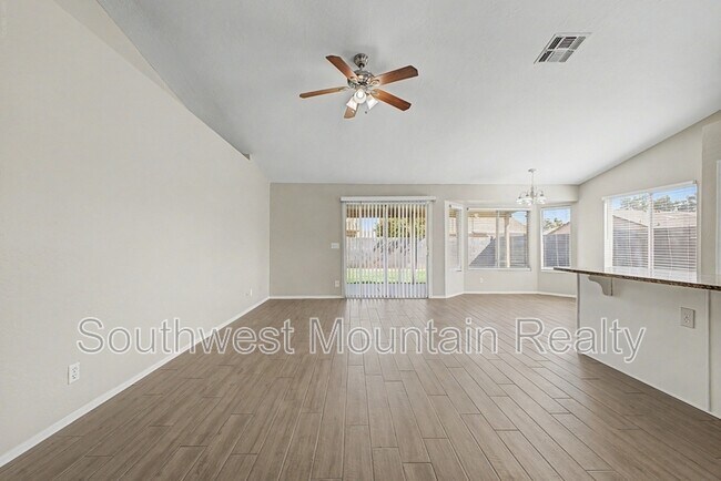 Building Photo - 2272 E Remington Pl