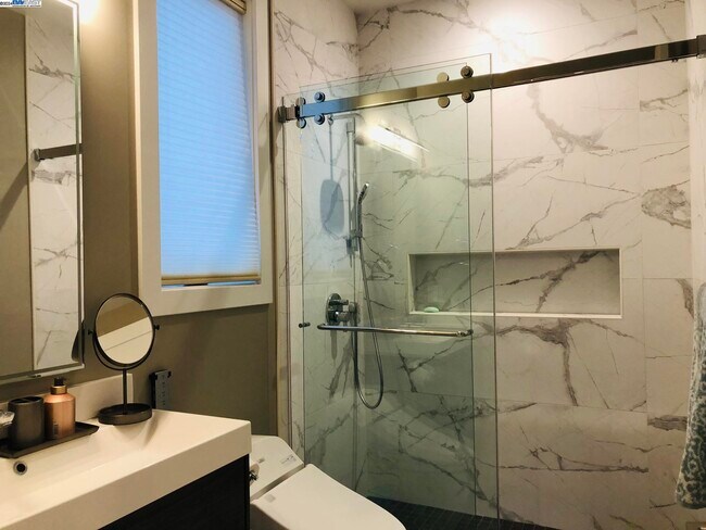 Building Photo - 466-4B1 Ruthven,Palo Alto CA 94301