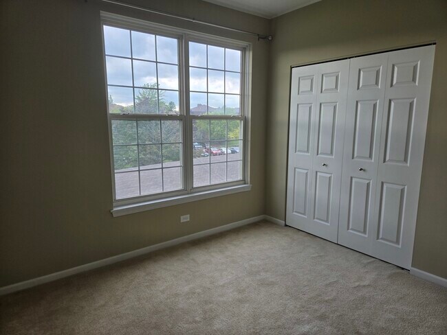 Building Photo - 149 N Waters Edge Dr