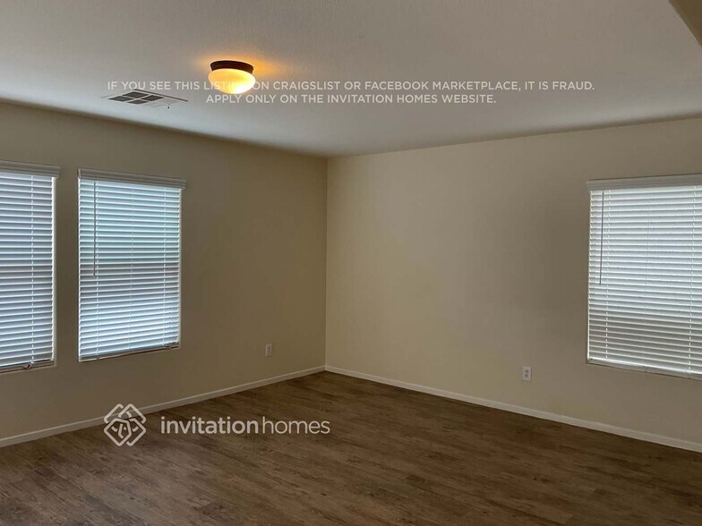 Building Photo - 577 Uxbridge Dr