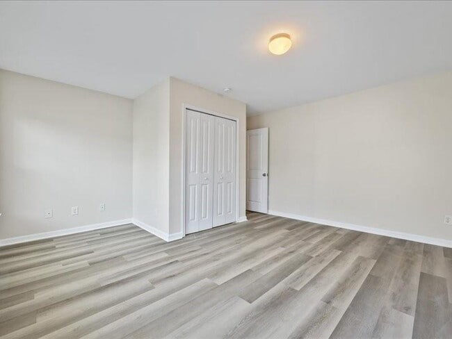 Building Photo - 472 Tufton Tr