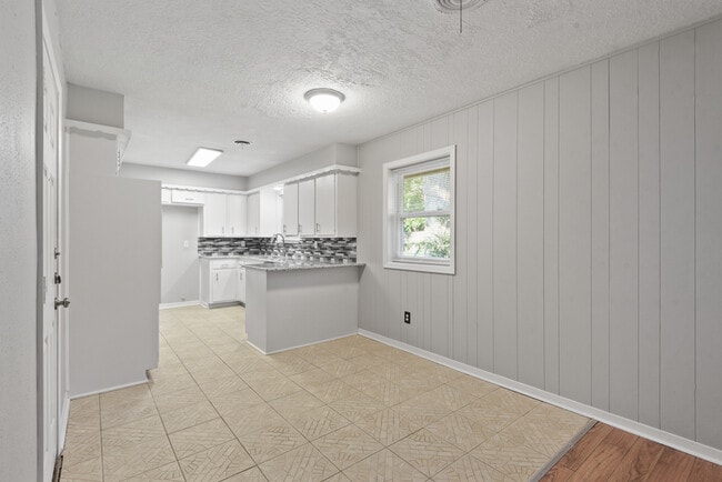 Building Photo - 1510 Narcille St