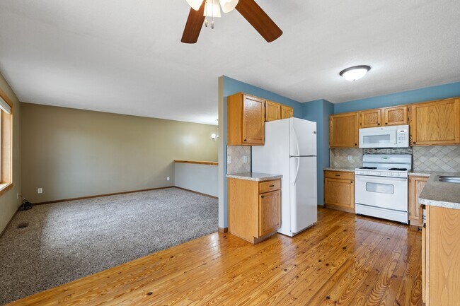 Building Photo - 16940 Glencoe Ave