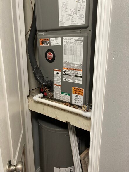 Building Photo - 910 English Ave