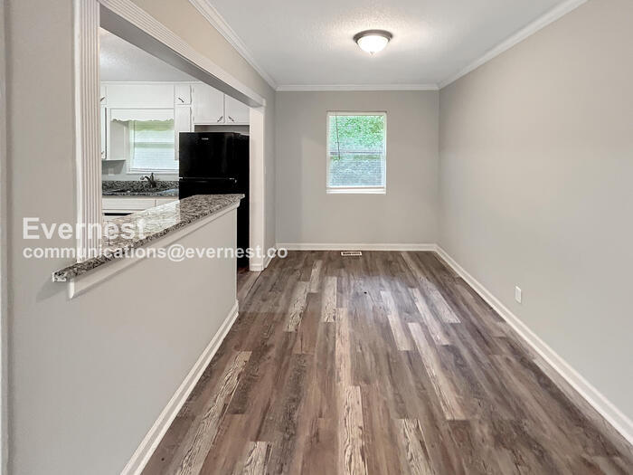 Building Photo - 2913 Debra Dr