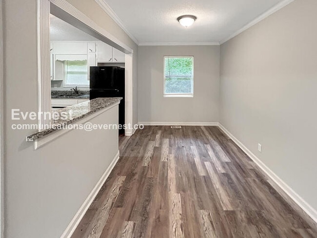 Building Photo - 2913 Debra Dr