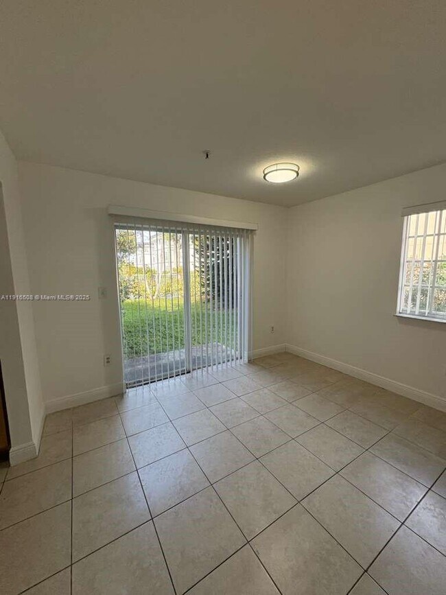 Building Photo - 2092 NE 167th St