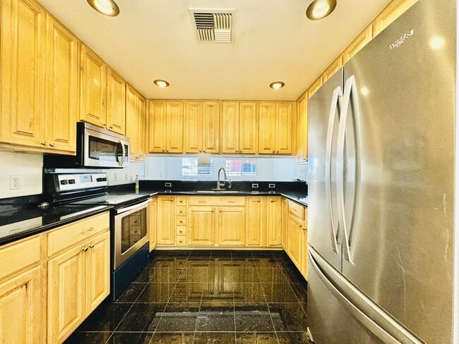 Building Photo - 633 S Kamehameha Ave