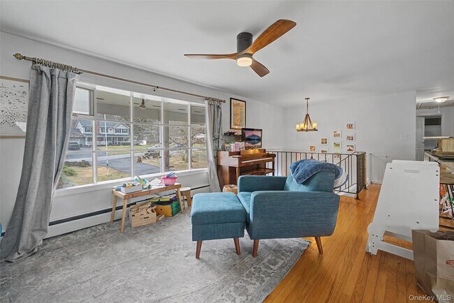 Building Photo - 10 Cedar Ln