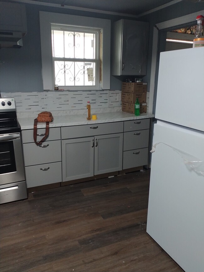 Building Photo - 13 Allway St