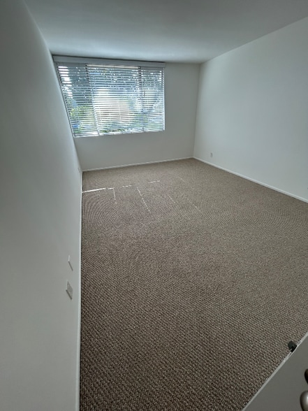 Building Photo - 12221 San Vicente Blvd