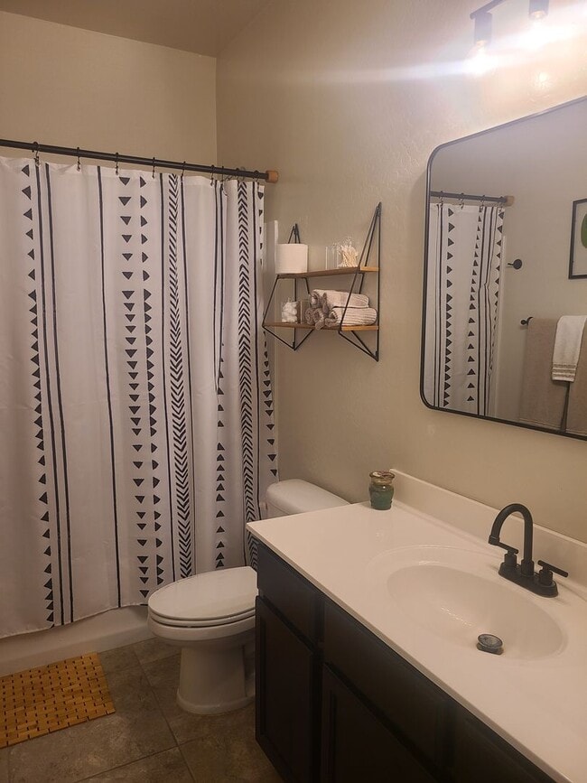 Building Photo - 3 Bedroom, 2 Bath Home Available 08/01/25!!