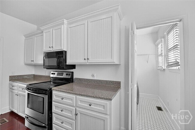 Building Photo - 506 E 31st St