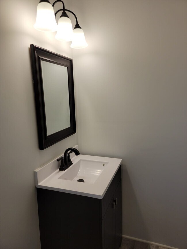 Building Photo - 6530 N Drake Ave