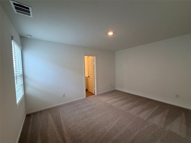 Building Photo - 922 Pertuso Ln