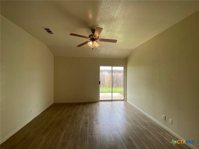 Building Photo - 2207 Wright Way