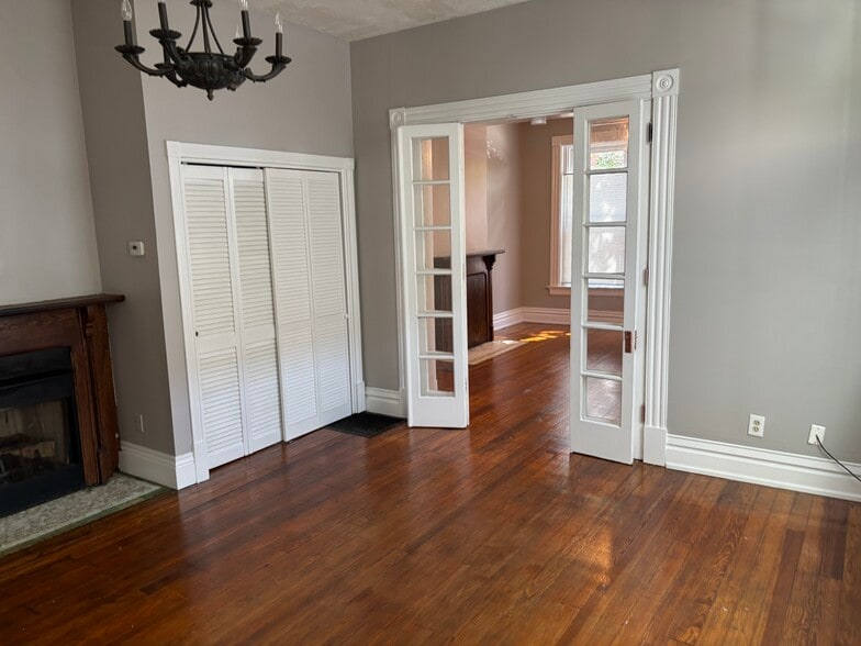 Building Photo - 1109 Russell St