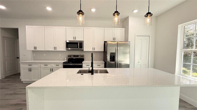 Building Photo - 7432 N Cricket Dr