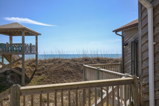 Building Photo - FURNISHED OFF-SEASON MONTHLY RENTAL-STARTING MID-SEPTEMBER '25 (CALL FOR AVAILABLE MONTHS)