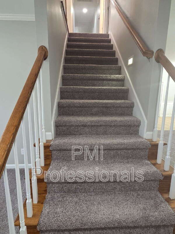 Building Photo - 617 Rambush Dr