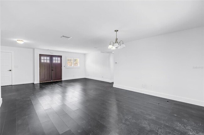 Building Photo - 3216 Pine Haven Dr