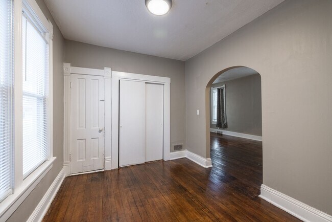 Building Photo - 3 Bedroom Midtown Home!