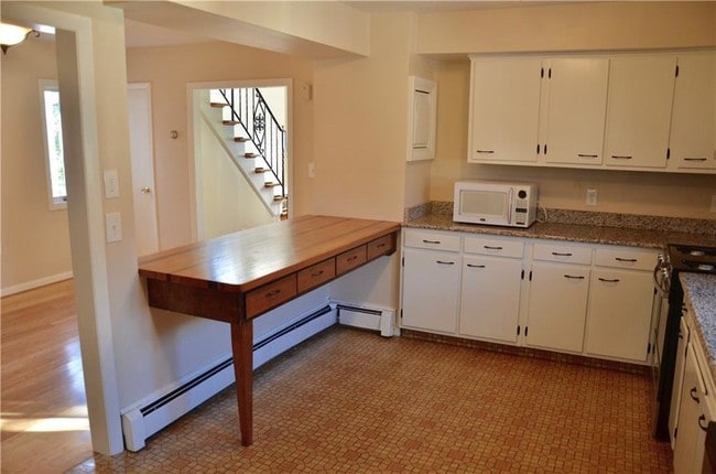 Building Photo - 15 Halsey St