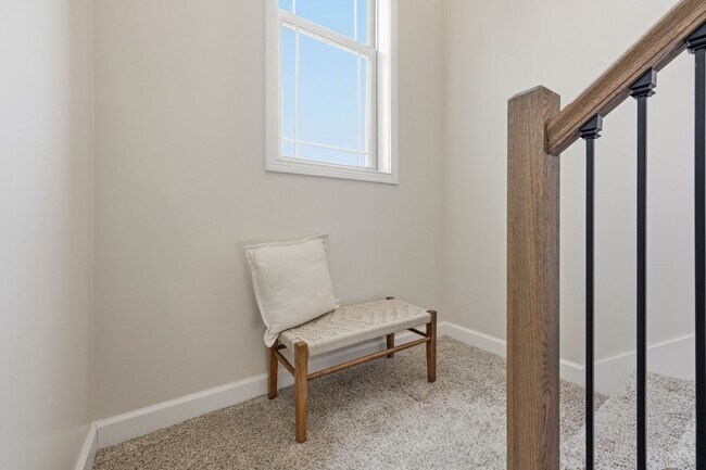 Building Photo - Dog Friendly Three Bedroom with Bonus in Sango!