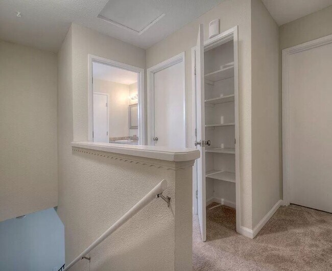 Building Photo - 26 Smithridge Park