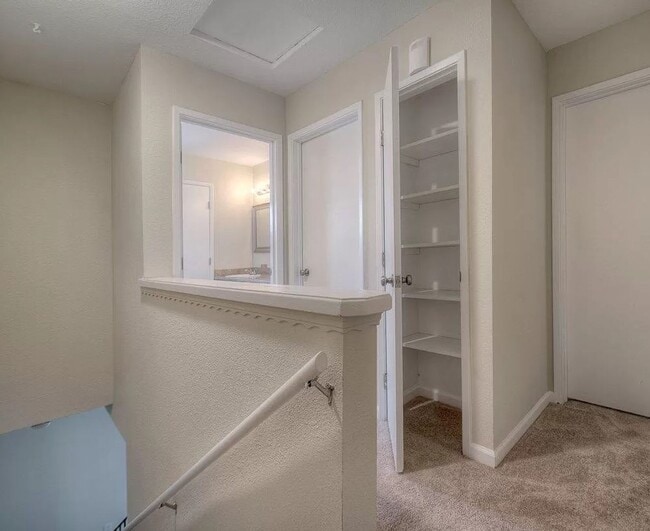 Building Photo - Central and updated 3 bedroom 1.5 bath tow...