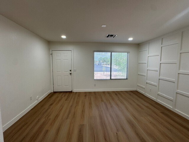 Building Photo - 446 S 86th Pl