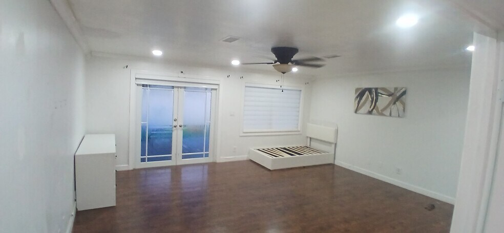 Building Photo - 9464 SW 52nd Ct