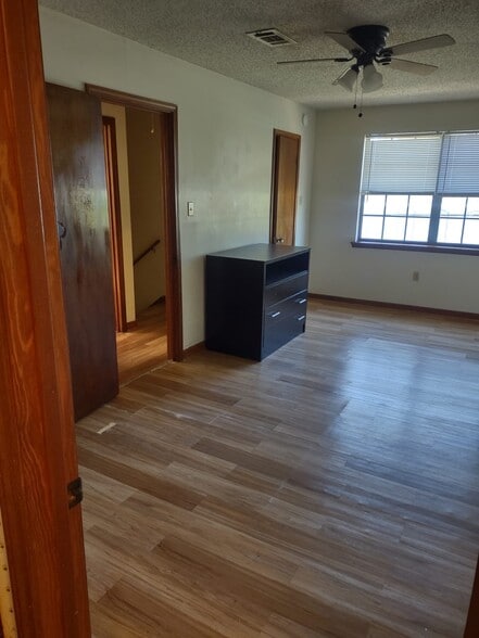 Building Photo - 7912 Bles Ave