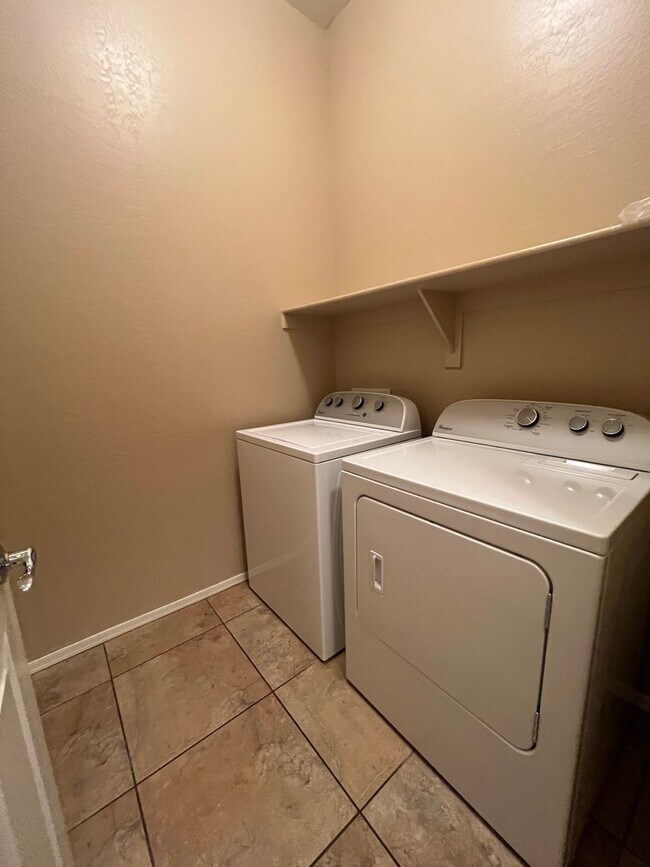 Building Photo - Two Bedroom home in Granville!