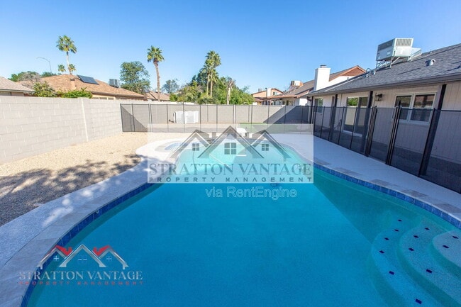 Building Photo - 944 W Meseto Ave