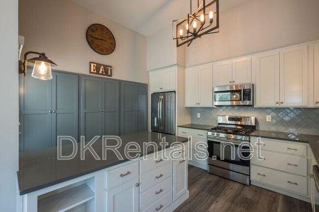 Building Photo - 898 Halston Ct