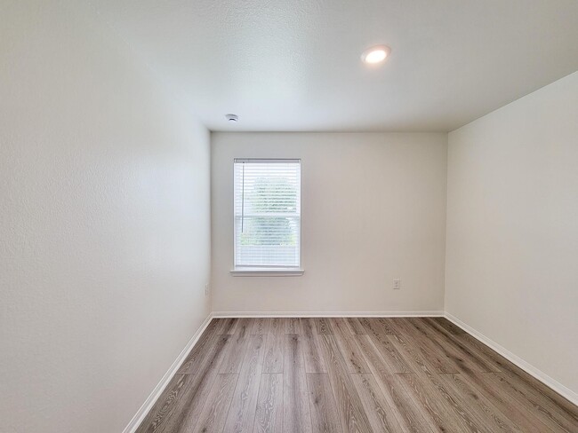 Building Photo - 16230 Dutton Clover Dr