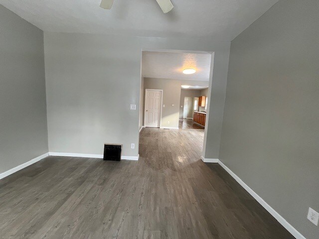 Building Photo - 418 Studebaker St