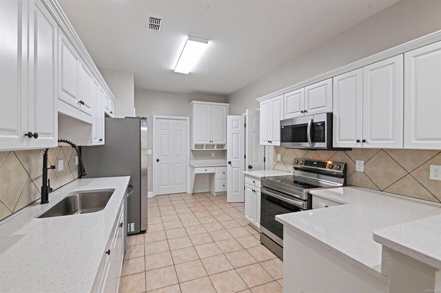 Building Photo - 8920 Green Chase Dr