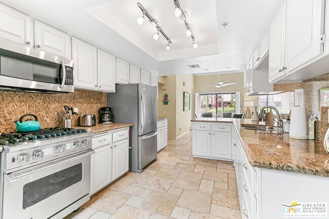 Building Photo - 2985 E Avery Dr