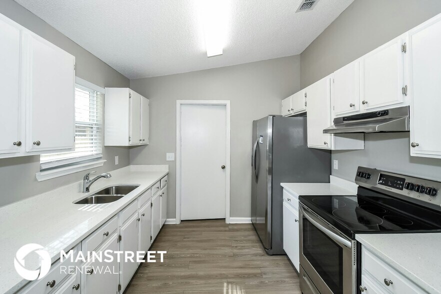 Building Photo - 2419 Winterwood Cir E